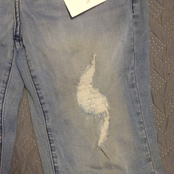 KanCan Blue Ankle Cropped Distressed Jeans​​ - Picture 4 of 7